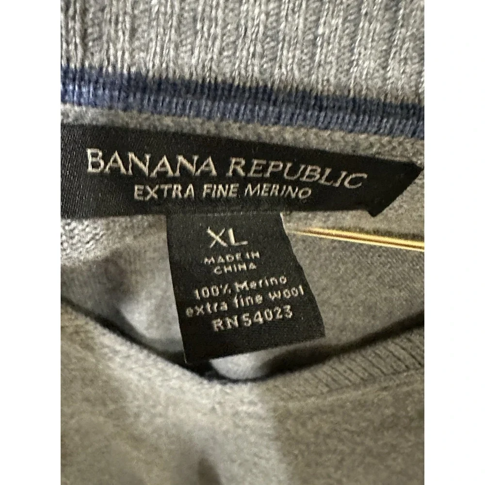 Banana Republic Extra‎ Fine Merino Wool Mens Sweater Size XL Gray Classic V-Neck